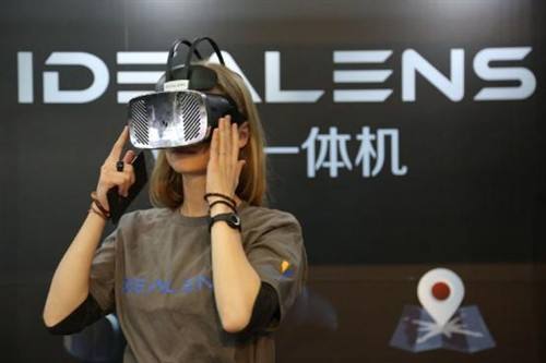 中国VR品牌IDEALENS新品VR头显亮相东京展
