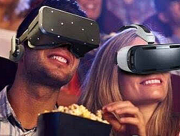 沉浸式看电影，周末一起来吗？还能玩VR游戏