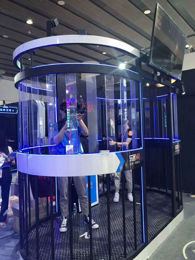 矩阵空间二人版独家定制VR游戏，体验更加真实