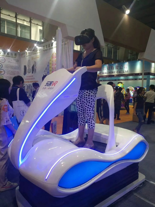 玩家体验未来系列：冠军竞雪VR设备