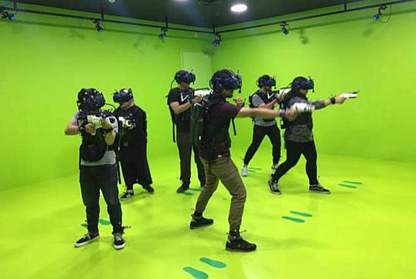 六名玩家沉浸式的VR游戏《钢铁星空 2088》