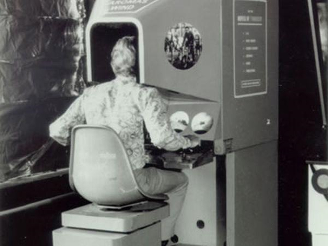 第一台现代化的头戴式显示器出现在20世纪60年代