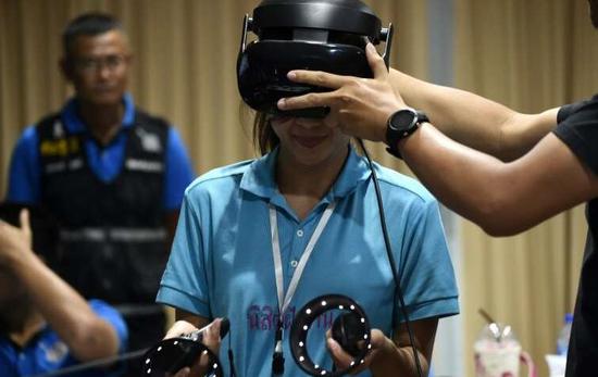 印度学校大力推广新科技 将AR,人工智能和VR整合到教学中