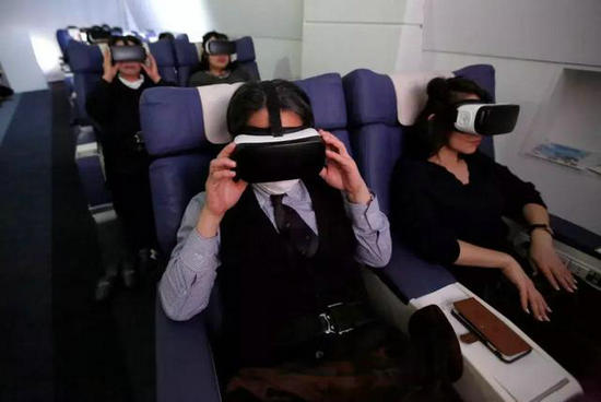 VR旅行设备体验出国旅游的乐趣